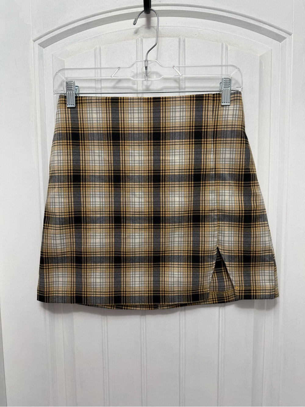 Urban Outfitters Junior Yellow & Black Plaid Mini Skirt - Size Small (56-1)